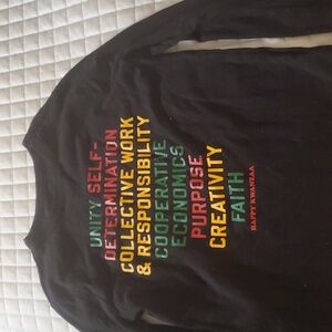 Gap kids Kwanzaa shirt size small